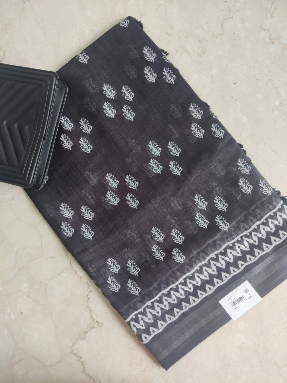 Black beauty Printed Linen Saree